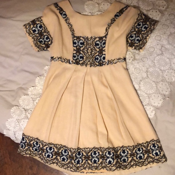 Vintage embroidered swing dress. Size M - Picture 1 of 5